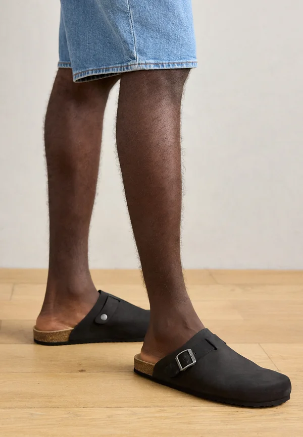 GHITA - Pantolette flach - black
