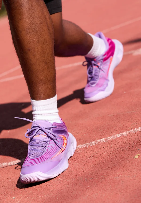 GIANNIS IMMORTALITY 4 UNISEX - Basketballschuh - black raspberry/aster pink/hot punch