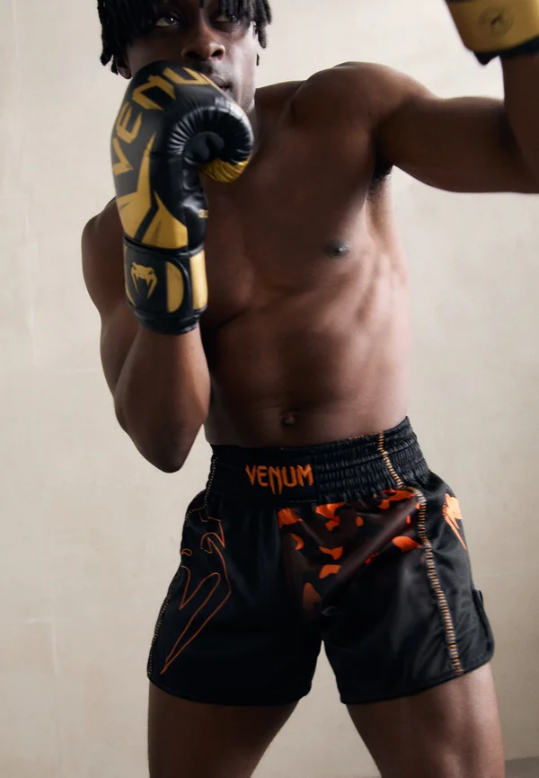 GIANT MUAY THAI SHORTS - Kurze Sporthose - black/orange