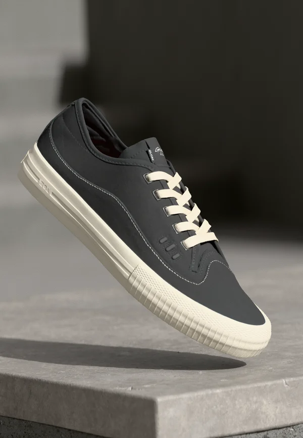 GILLETTE - Sneaker low - black