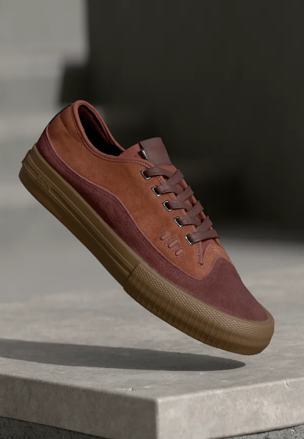 GILLETTE - Sneaker low - ember