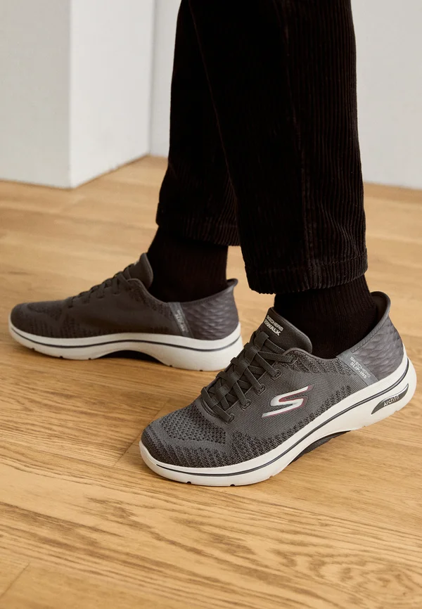 GO WALK ARCH FIT 2.0 - Sneaker low - charcoal/red