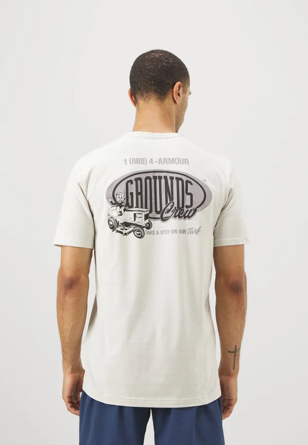 GROUNDS CREW  - T-Shirt print - summit white/tetra gray/black