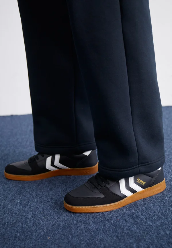 HANDBALL PERFEKT - Sneaker low - black