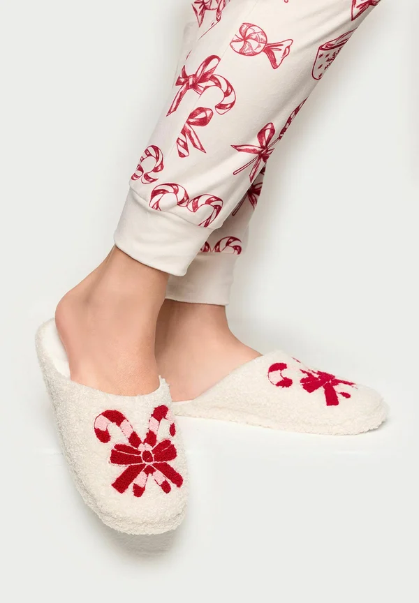 Hausschuh - almond-red with print