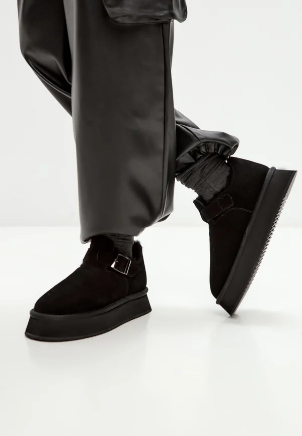 Hausschuh - black
