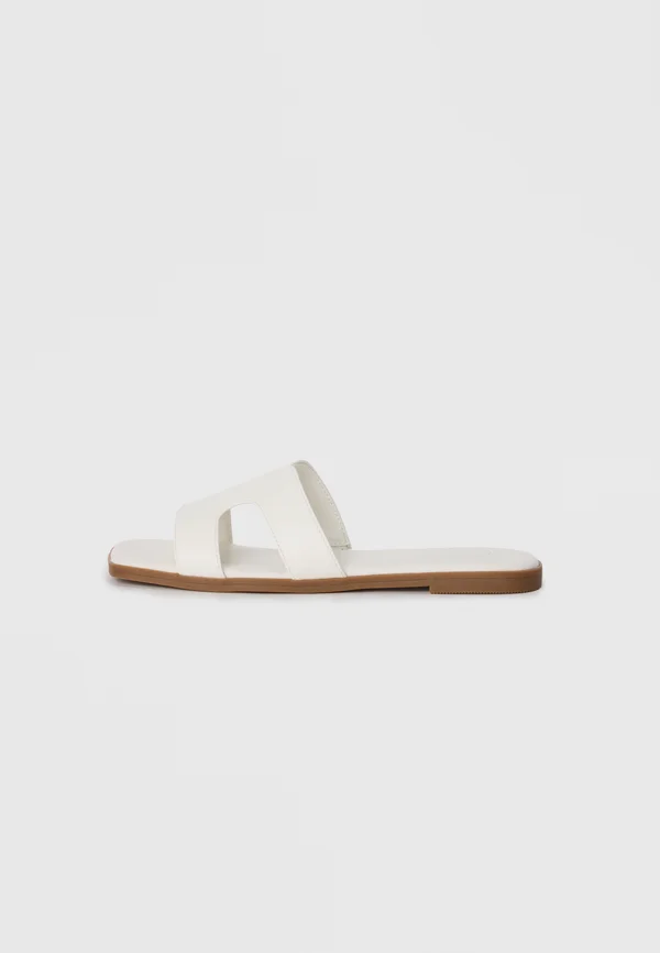 HAYLEE - Pantolette flach - white