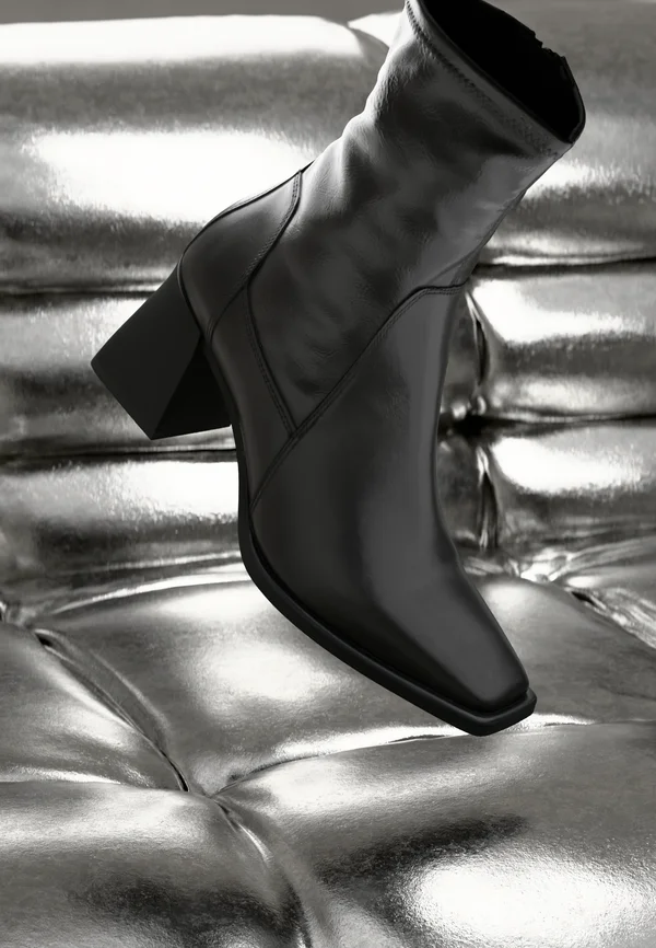 HEDDA - Stiefelette - black