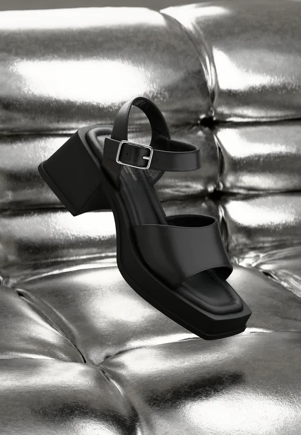 HENNIE - Plateausandalette - black