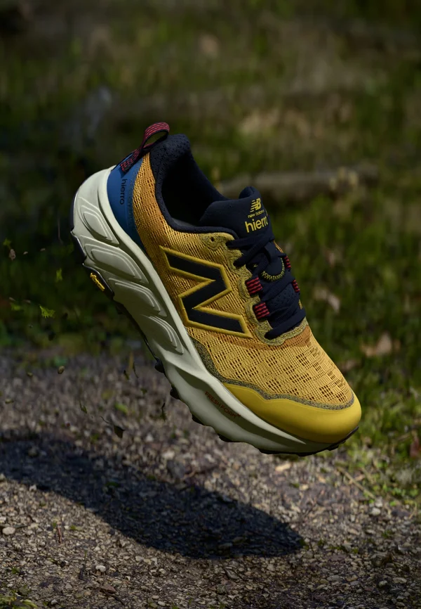 HIERRO V9 - Laufschuh Trail - marmalade