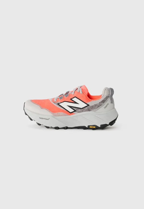 HIERRO V9 - Laufschuh Trail - urgent red