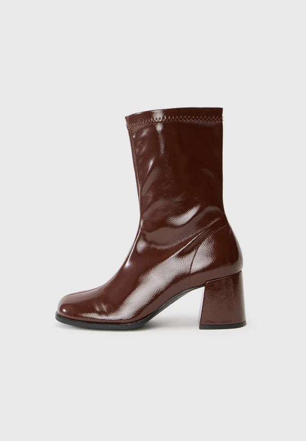 High Heel Stiefel - brown