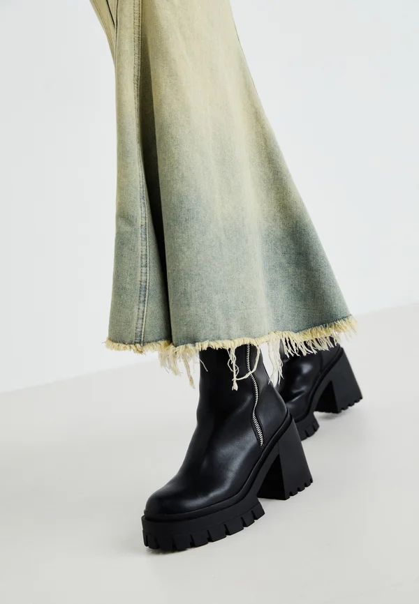 High Heel Stiefelette - black