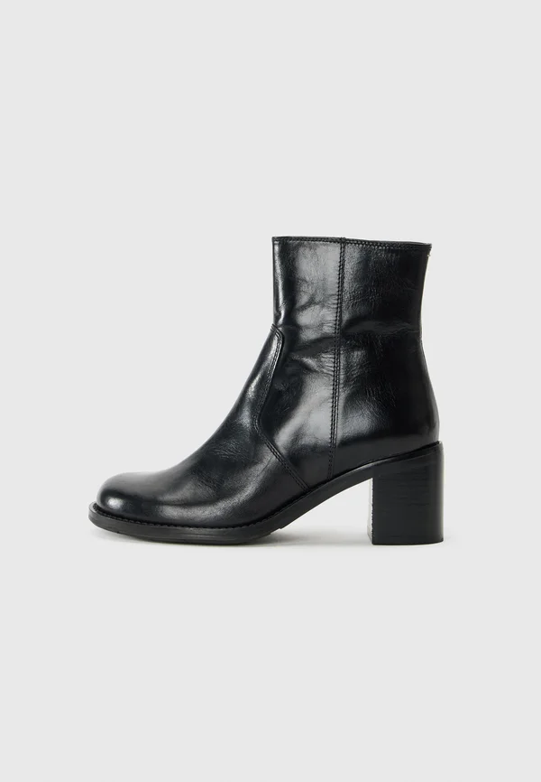 High Heel Stiefelette - black