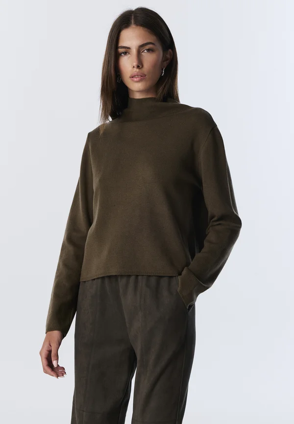 HIGH NECK - Strickpullover - green
