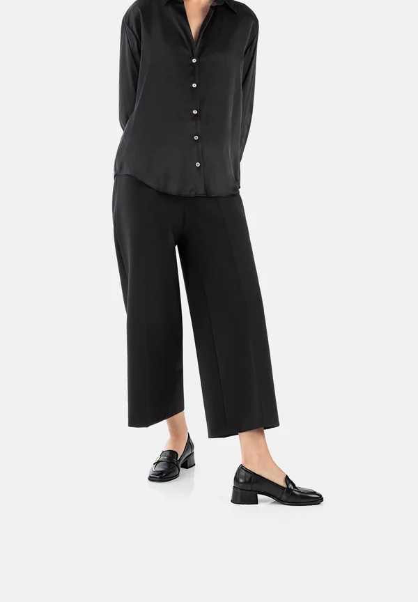 HOCHWERTIGER - Slipper - schwarz