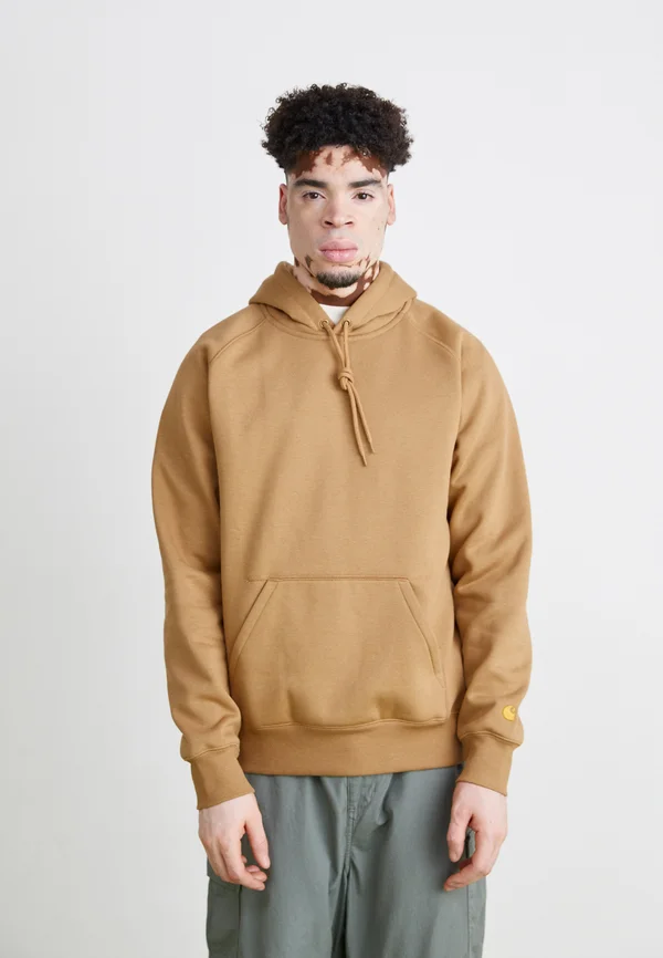 HOODED CHASE - Sweatshirt - peanut/gold