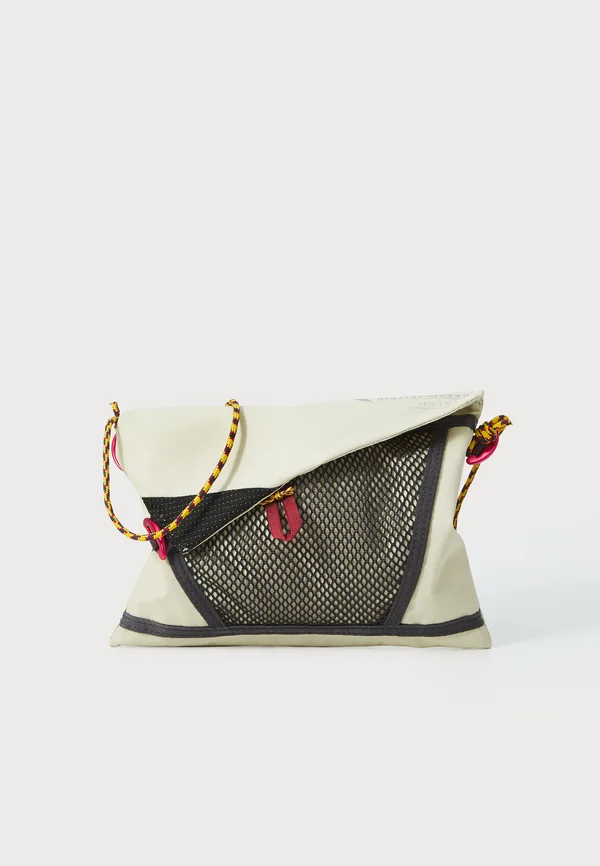 HRID ACCESSORY BAG 1.5L UNISEX - Umhängetasche - clay