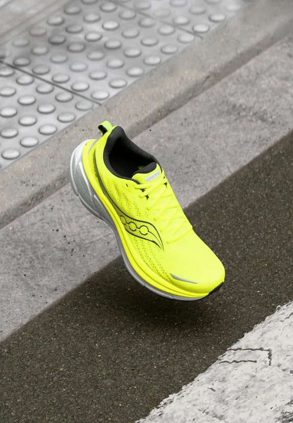 HURRICANE 25 - Laufschuh Straße - citron/black