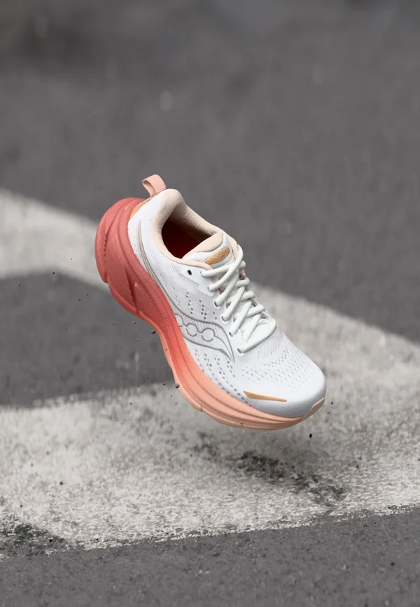 HURRICANE 25 - Laufschuh Straße - white/cameo