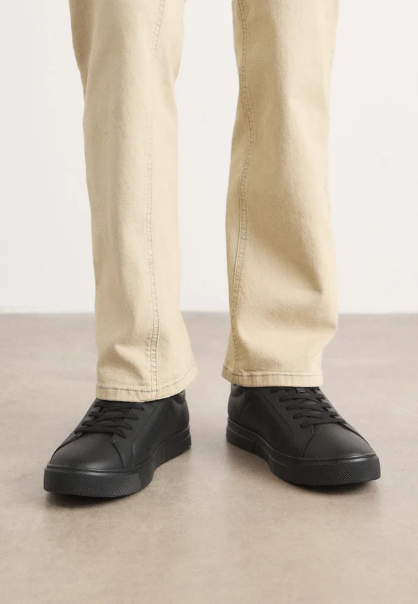 ICON COURT FLAG - Sneaker low - black