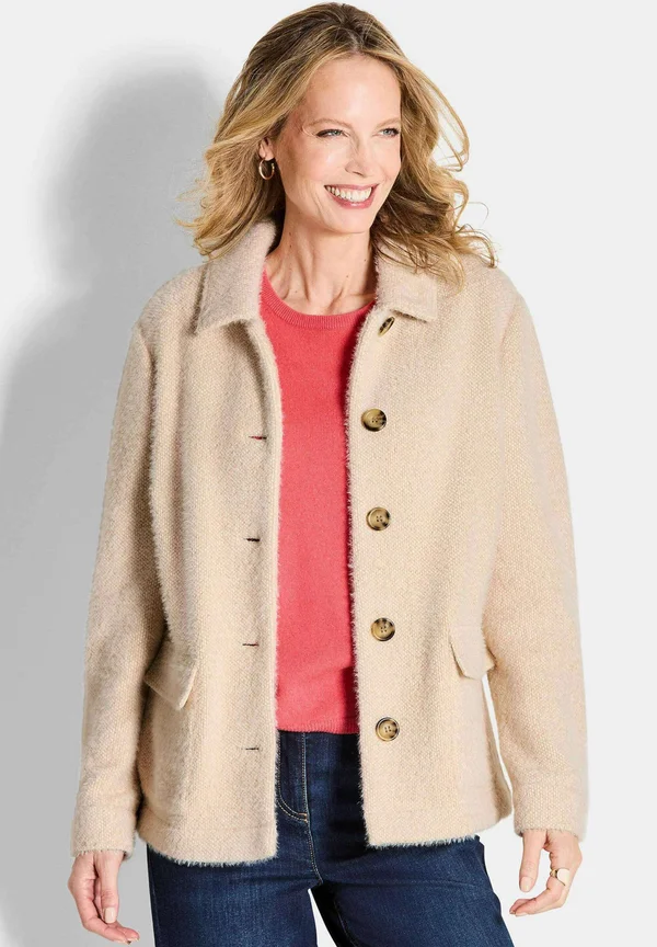 IN FLAUSCHIGER QUALITÄT  - Strickjacke - beige