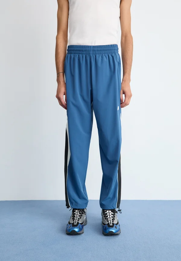 IN GAME TRACK PANT - Jogginghose - blue