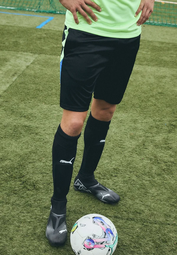 INDIVIDUALLIGA TRAINING SHORTS  - Kurze Sporthose - black/fizzy apple