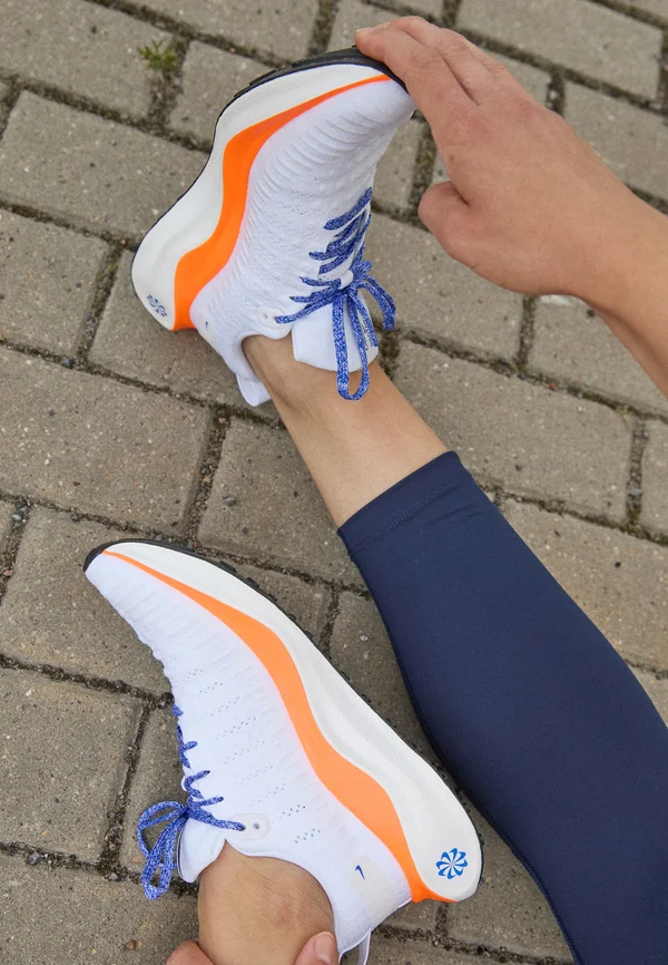 INFINITYRN 4  - Laufschuh Straße - multi-color