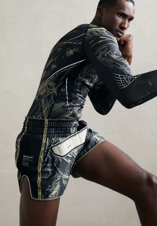 INVADER MUAY THAI SHORTS - Kurze Sporthose - black/sand