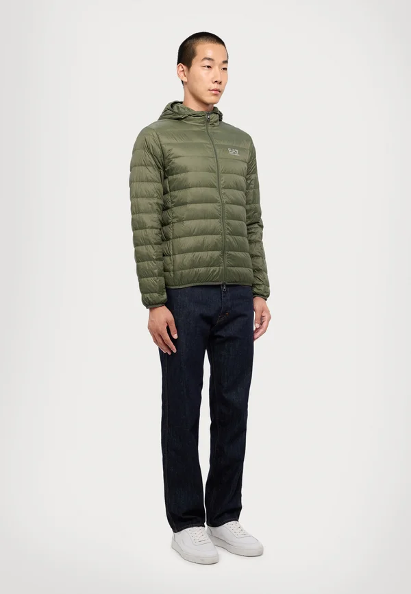 JACKET - Daunenjacke - beetle