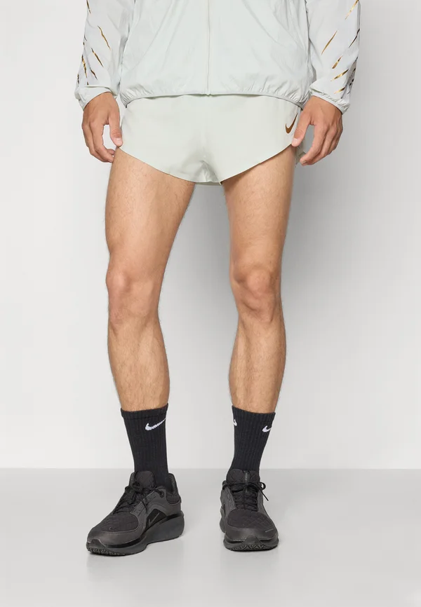 JAKOB INGEBRIGTSEN - Kurze Sporthose - light silver/metallic gold
