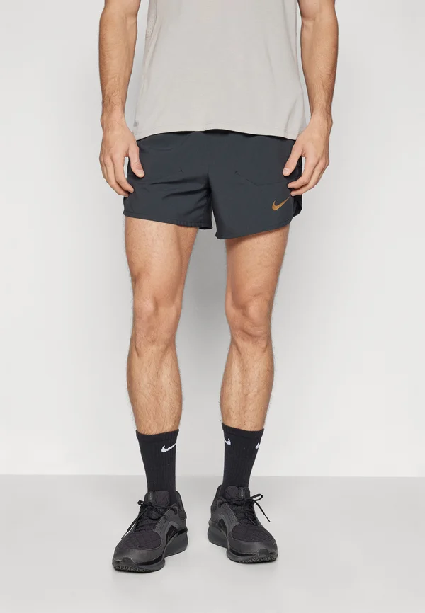 JAKOB INGEBRIGTSEN SHORT - Kurze Sporthose - black/metallic gold