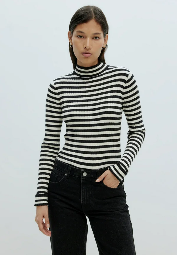 JANNICE - Strickpullover - offwhite schwarz