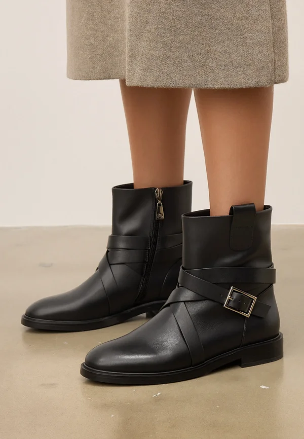 JANYA - Stiefelette - black