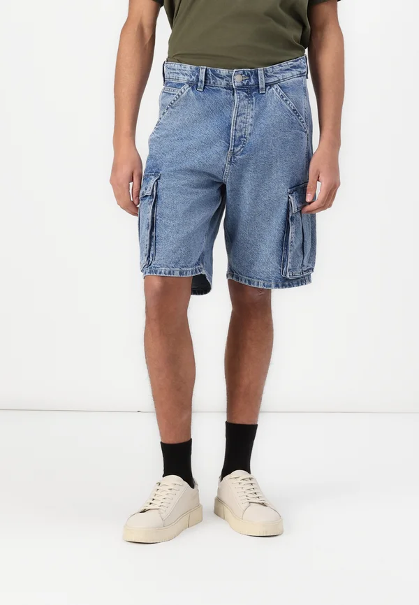JJIALEX - Jeans Shorts - light blue denim