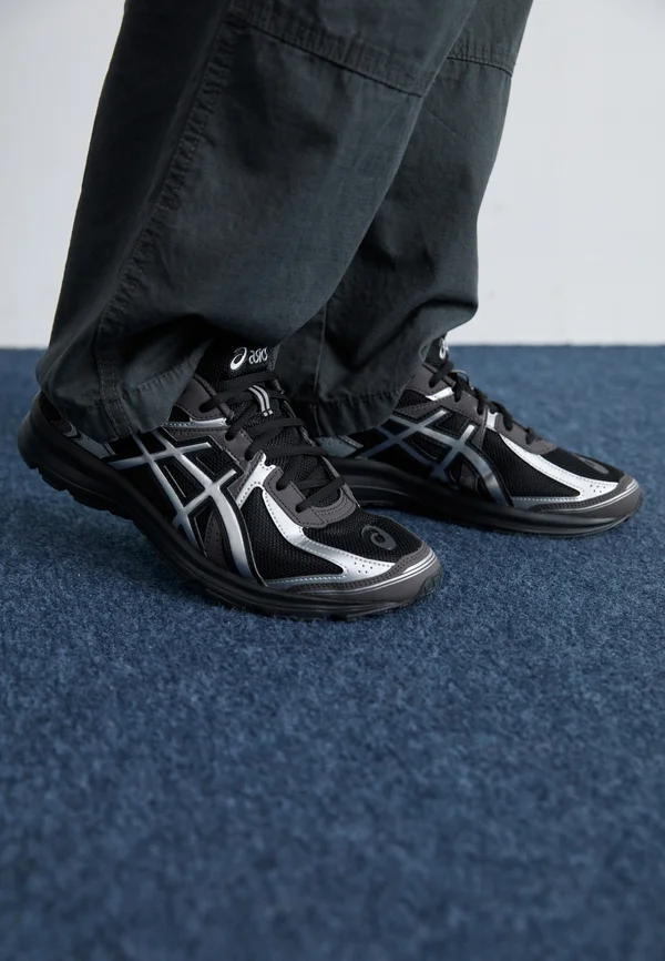 JOG 100 UNISEX - Sneaker low - black/pure silver