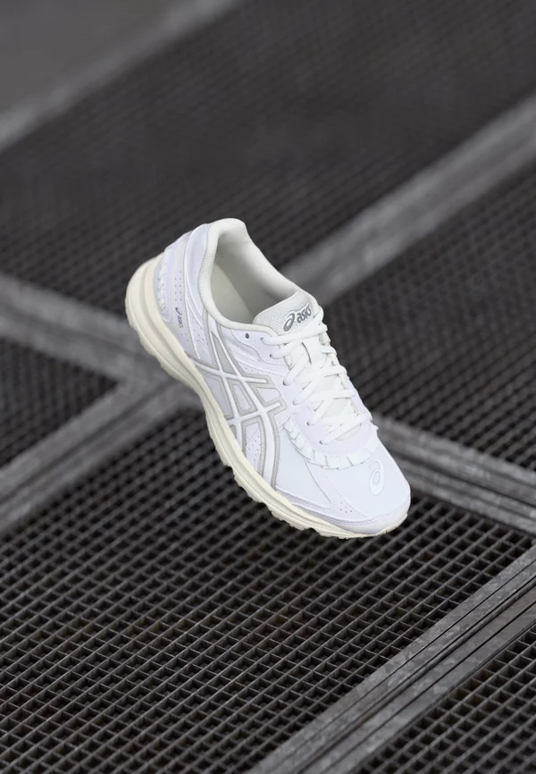 JOG 100S UNISEX - Sneaker low - white