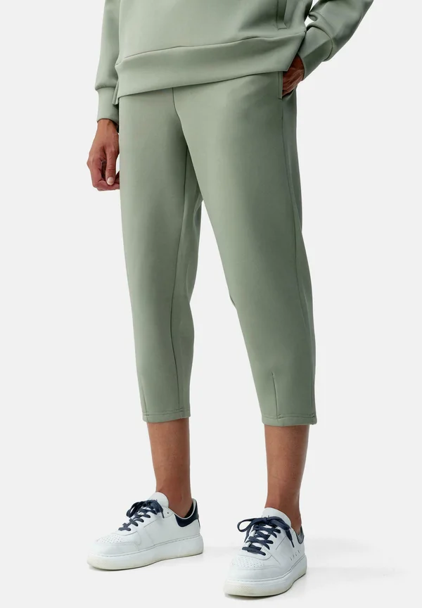 JOGGER ISOLDE - Jogginghose - green