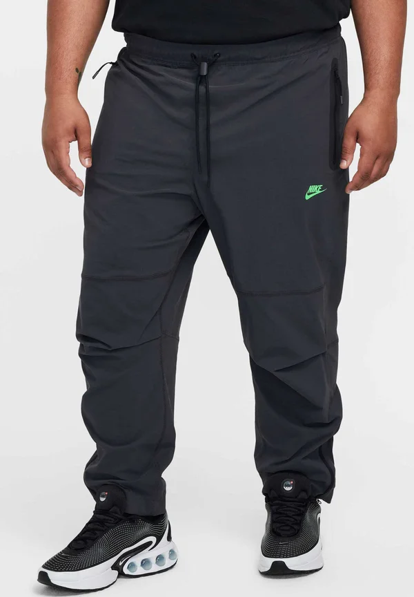 Jogginghose - anthracite green strike