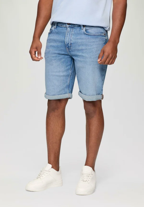 JOHN REGULAR FIT FIXIERTER UMSCHLAG AM BEIN - Jeans Shorts - hellblau