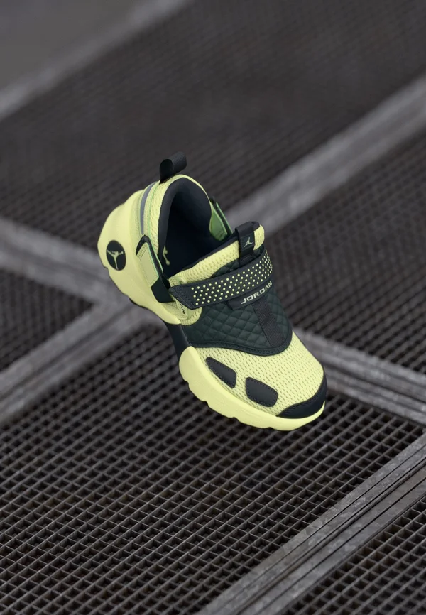 JORDAN TRUNNER LX - Sneaker low - luminous green/anthracite/reflective silver-coloured