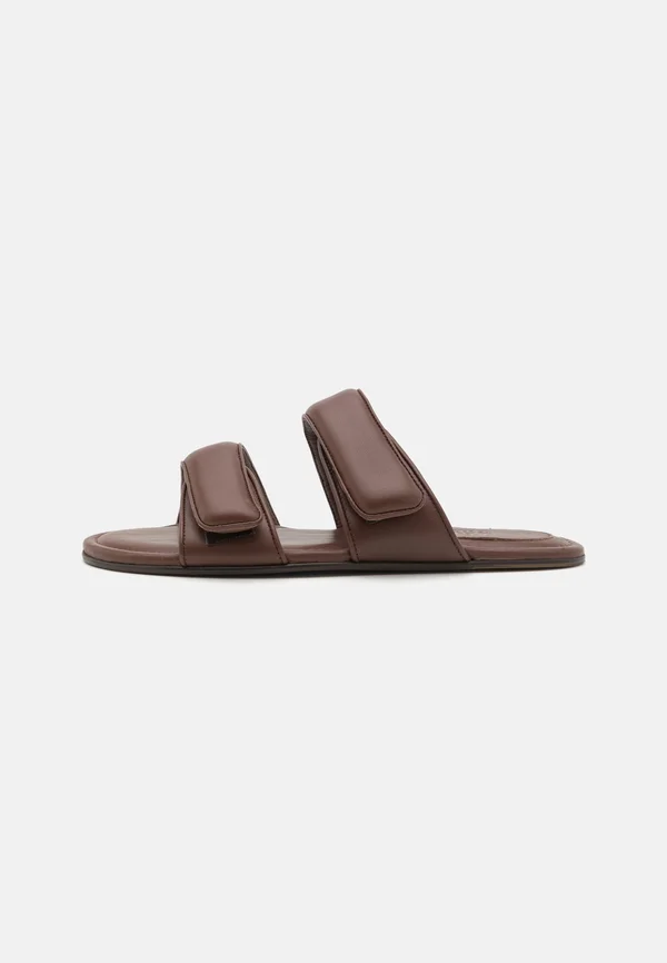 JULIANNE - Pantolette flach - brown