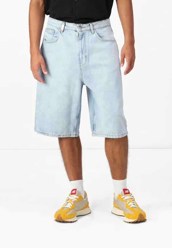JUNAN BAGGY BASIC - Jeans Shorts - light blue