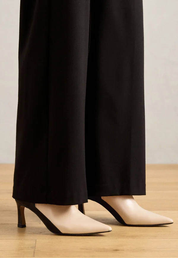 Keilstiefelette - black