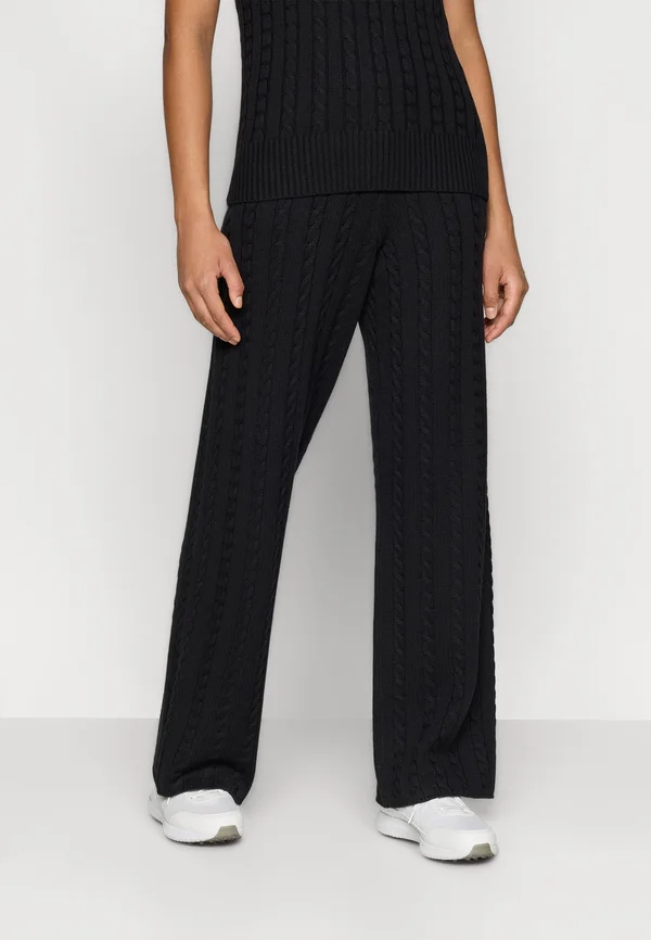 KIANA PANT - Jogginghose - black