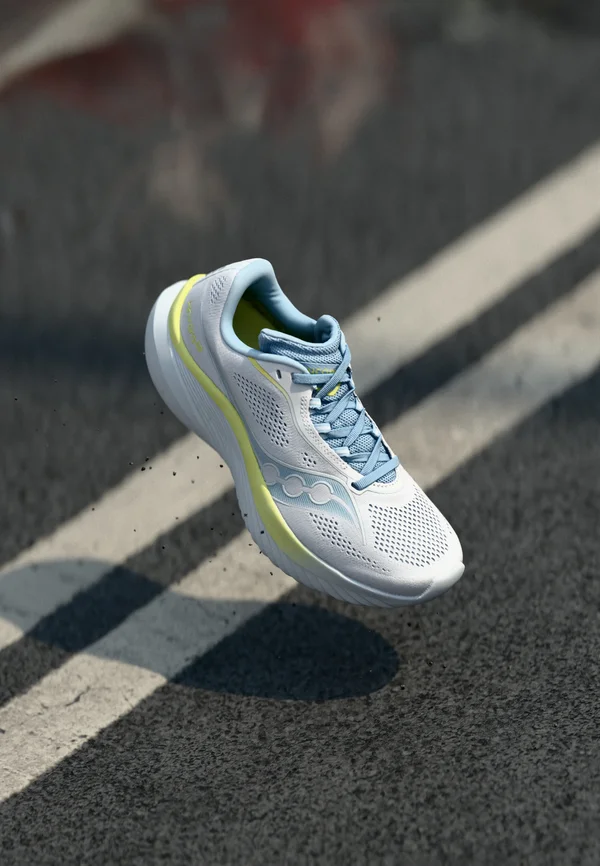 KINVARA 15 - Laufschuh Straße - white/icemelt