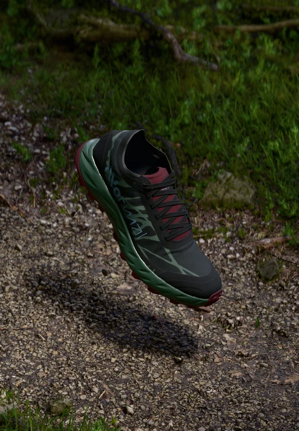 KJERAG BRUT - Laufschuh Trail - red/green