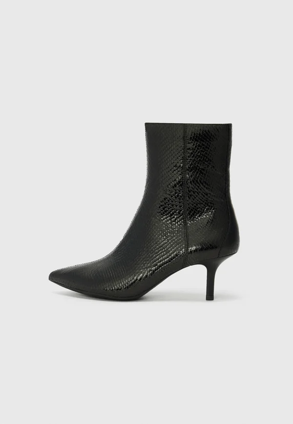 KLEOPY - Stiefelette - black
