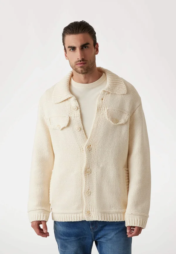 KNOPFLEISTE - Strickjacke - creme